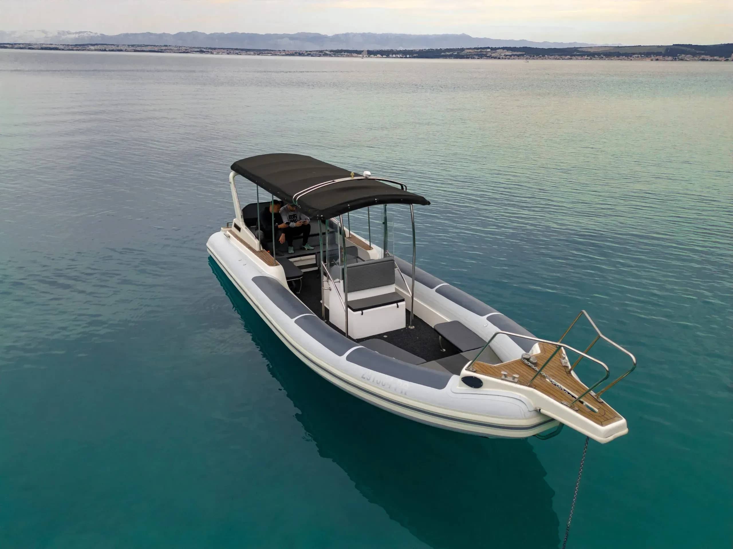 Privates Speedboot vor Zadar