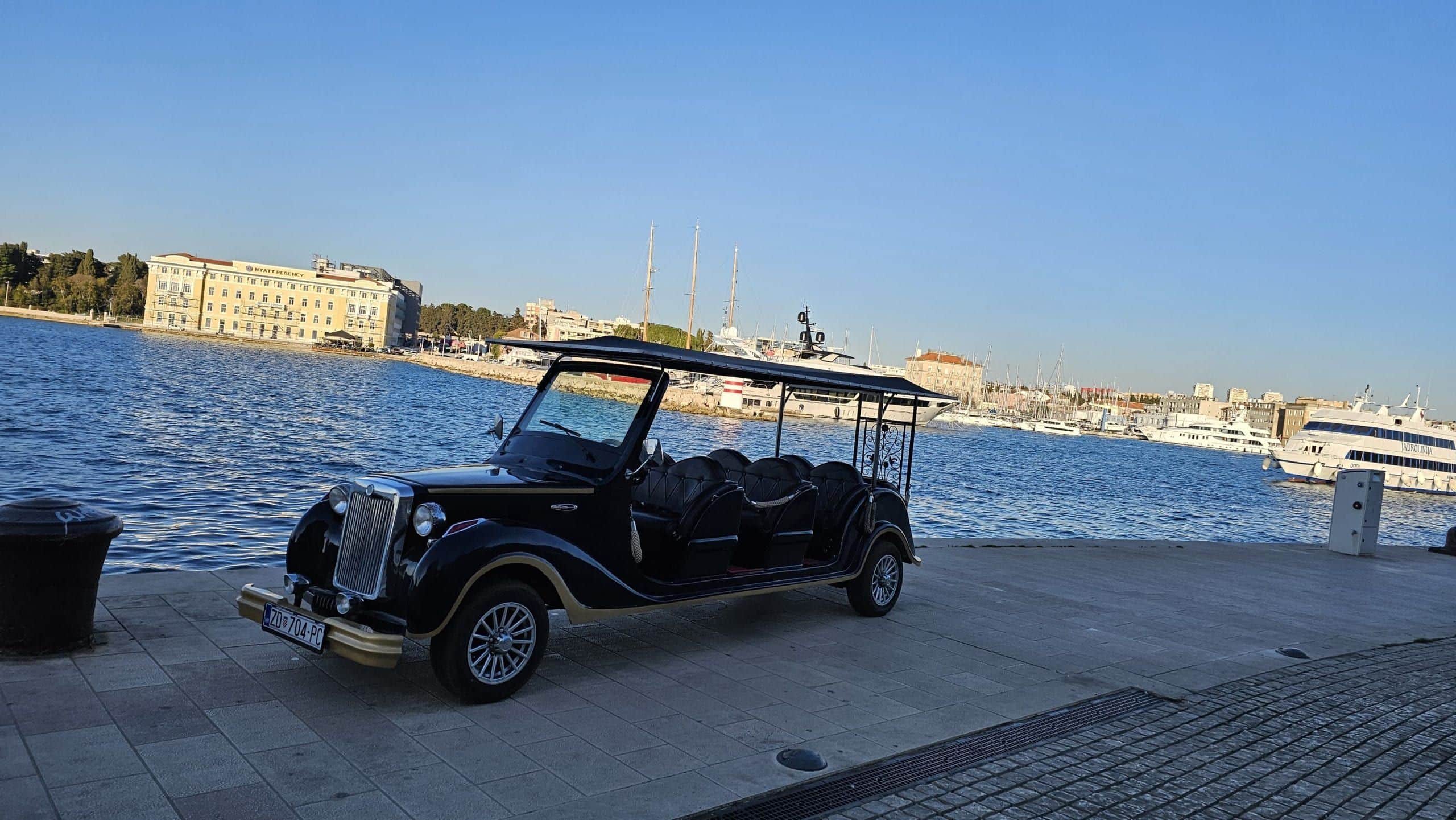 Tuk-Tuk in der Altstadt von Zadar für Kreuzfahrtgäste